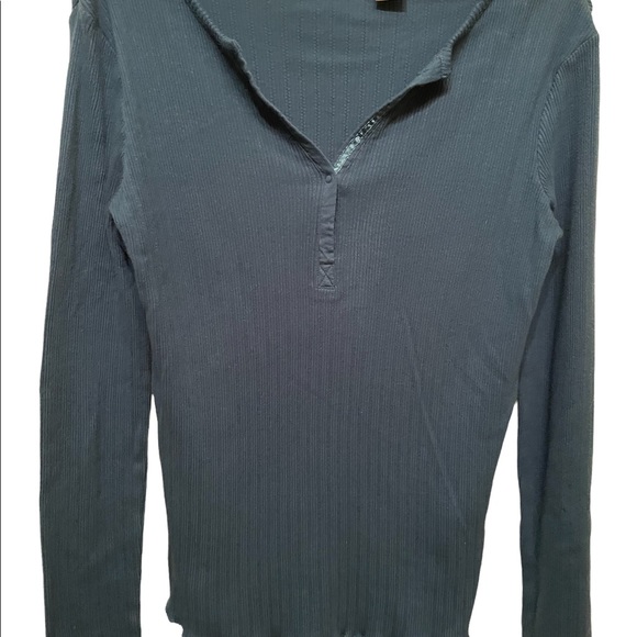 St. John’s Bay Long Sleeve Size Small - Picture 2 of 9